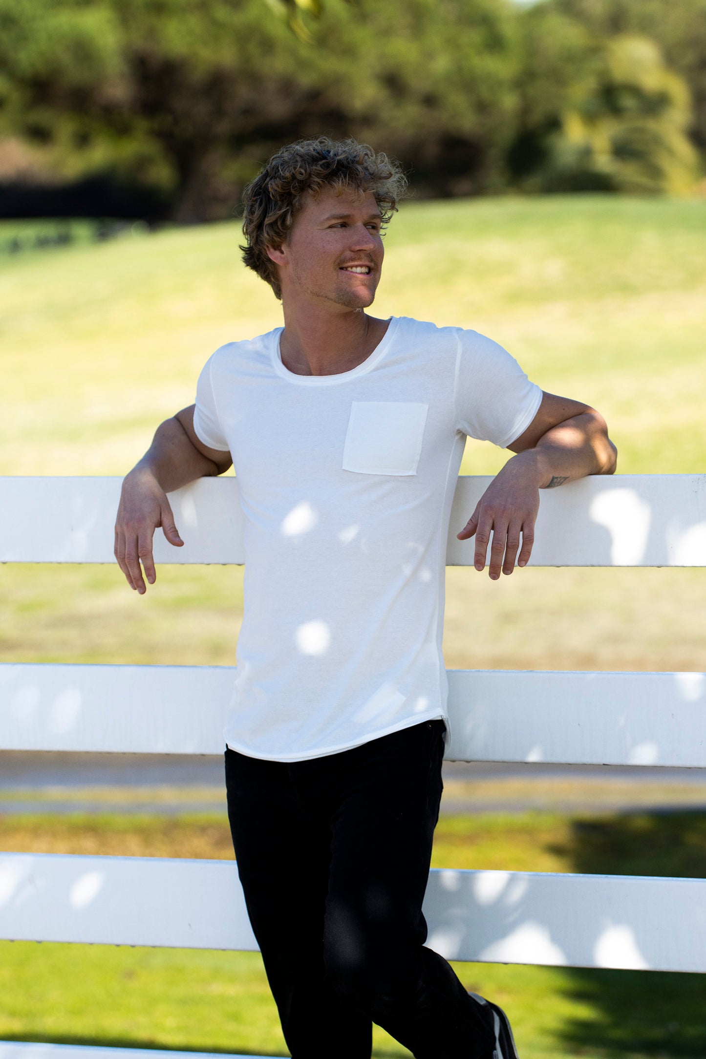 White Scoop-Neck Fitted Short Sleeve T-Shirt