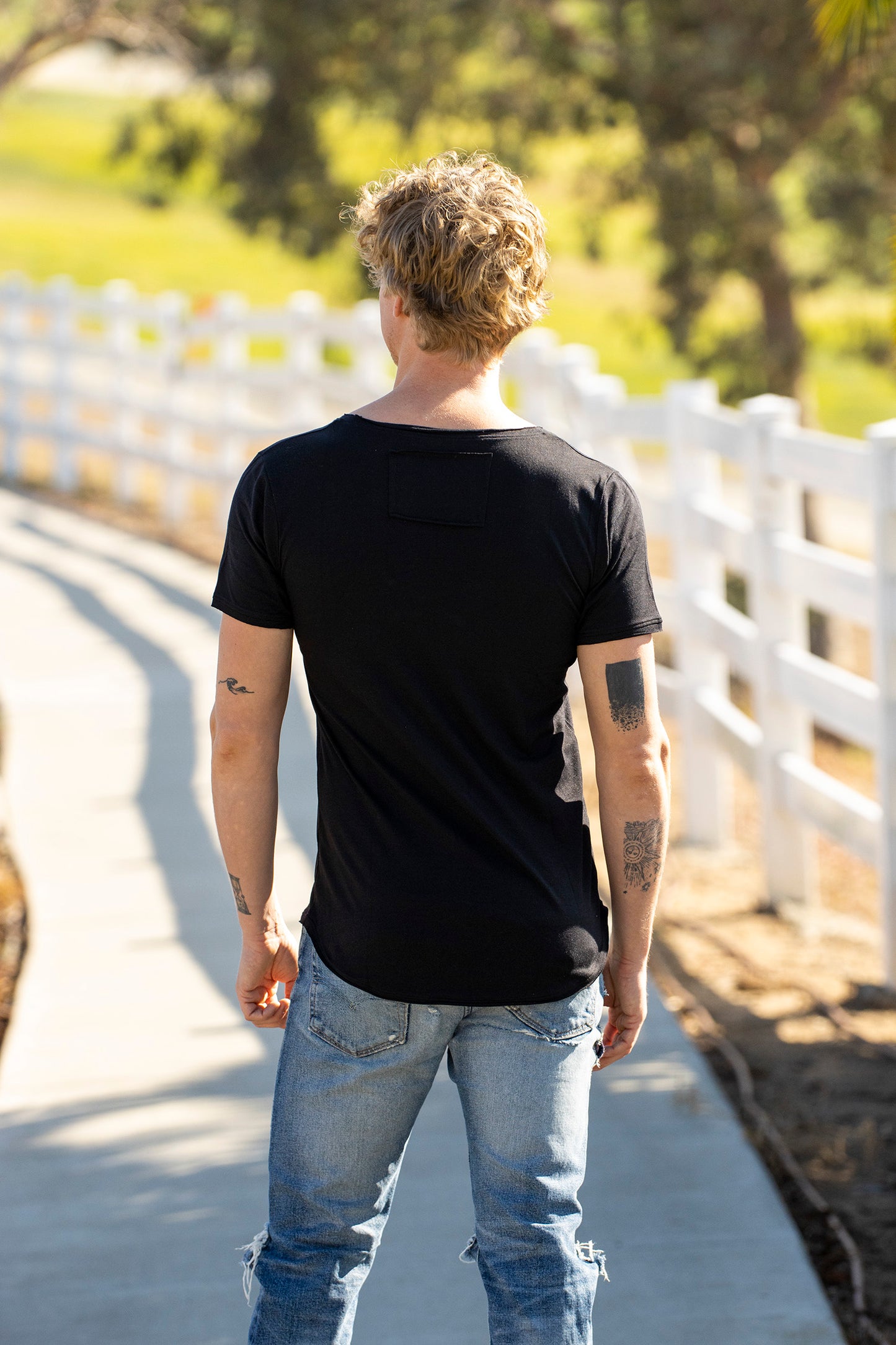 Black Scoop-Neck Fitted Short Sleeve T-Shirt