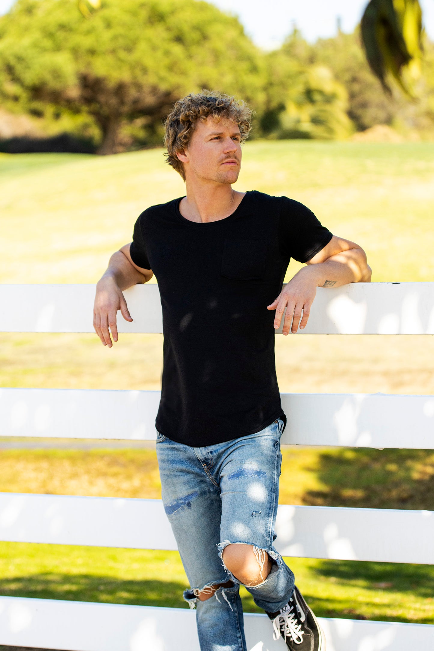 Black Scoop-Neck Fitted Short Sleeve T-Shirt